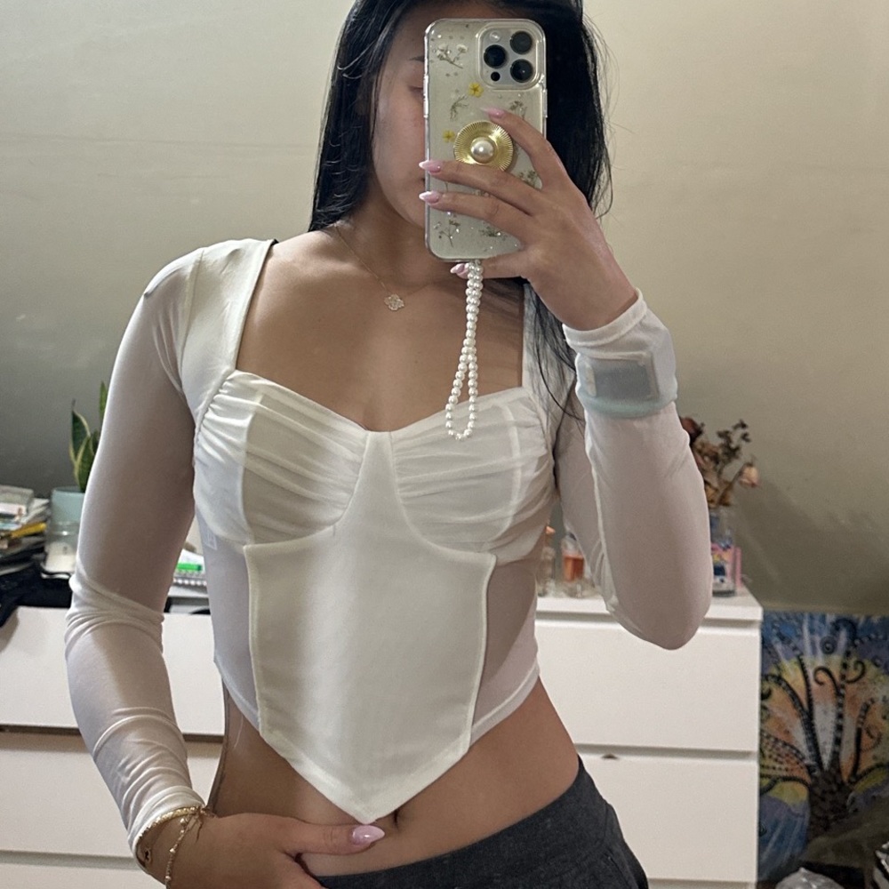Super cute forever 21 crop top. Size medium